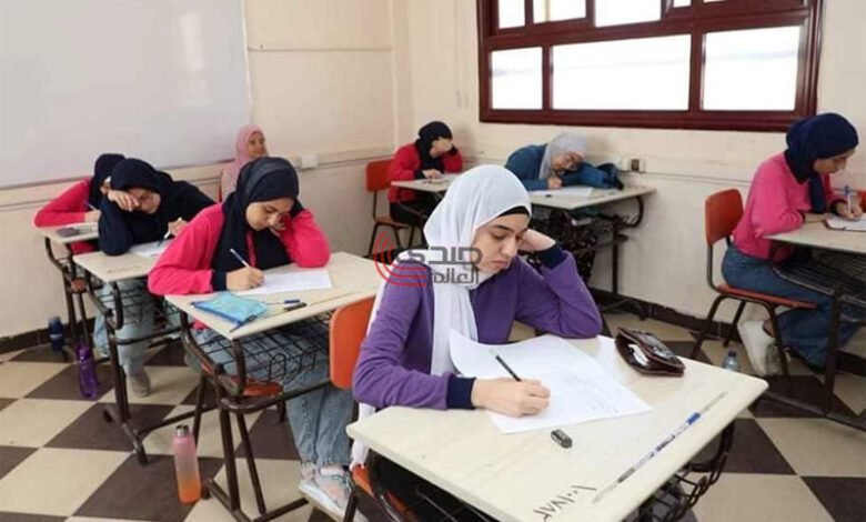 امتحانات الصف الأول والثاني الثانوي