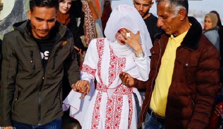 عروسان من غزه يحتفلان بزفافهما تحت القصف والحصار