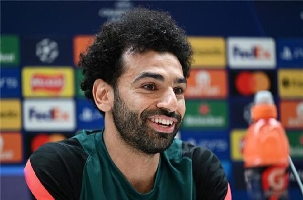 اتحاد الكرة: خروج صلاح من معسكر المنتخب قرار فيتوريا وحازم إمام