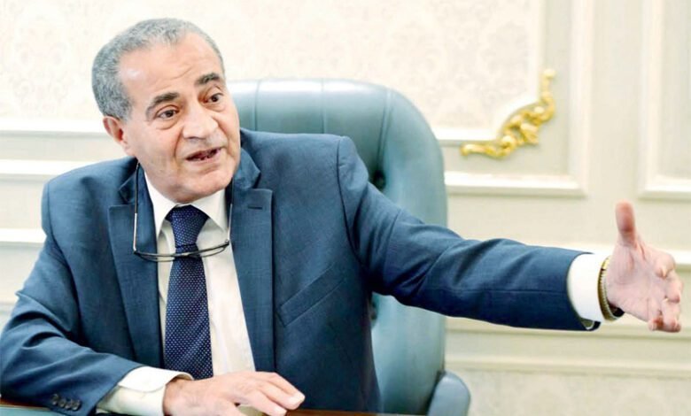 التموين تخفض سعر زجاجة زيت الخليط 800 ملى إلى 65 جنيها بدلاً من 70 جنيها