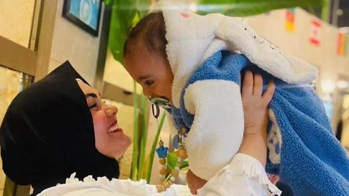 قصة أم فلسطينية تواجه معركة يومية لإبقاء أطفالها على قيد الحياة