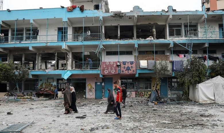 مقتل 13 شخصًا على الأقل جراء قصف مدرسة تأوي نازحين في النصيرات