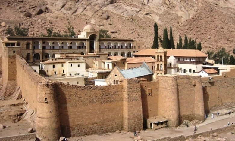 الآثار.. ترد على شائعات غلق دير سانت كاترين وطرد الرهبان