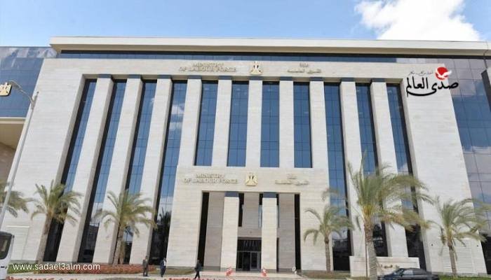 وزارة العمل تمنح العاملين بالقطاع الخاص إجازة عيد الفطر يومين إضافيين