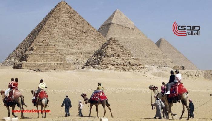 مصر تواجه أزمة في تشغيل "الأهرامات" ووزارة السياحة تعترف بوجود أخطاء