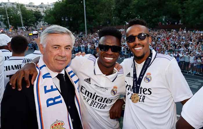 أنشيلوتي ينفي تعرضه لضغوط للرحيل عن ريال مدريد بنهاية الموسم
